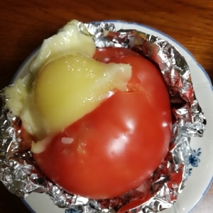 丸ごとトマトとチーズのホイル焼き